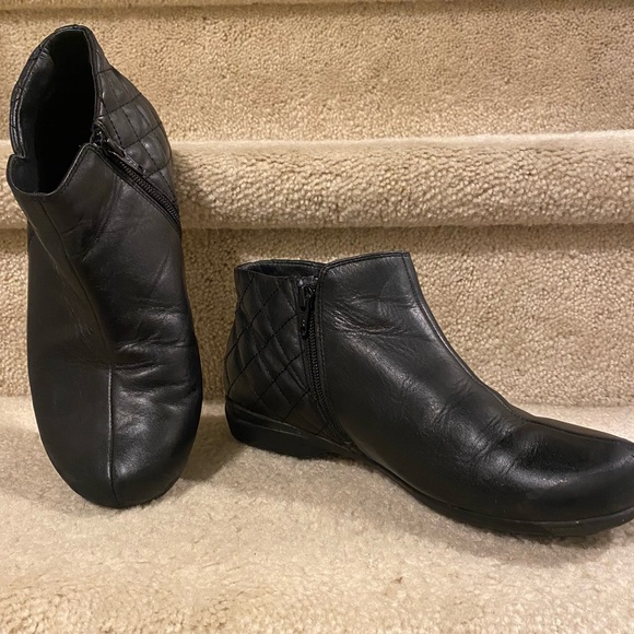 Abeo Black Quilted Ankle Booties - Picture 4 of 5